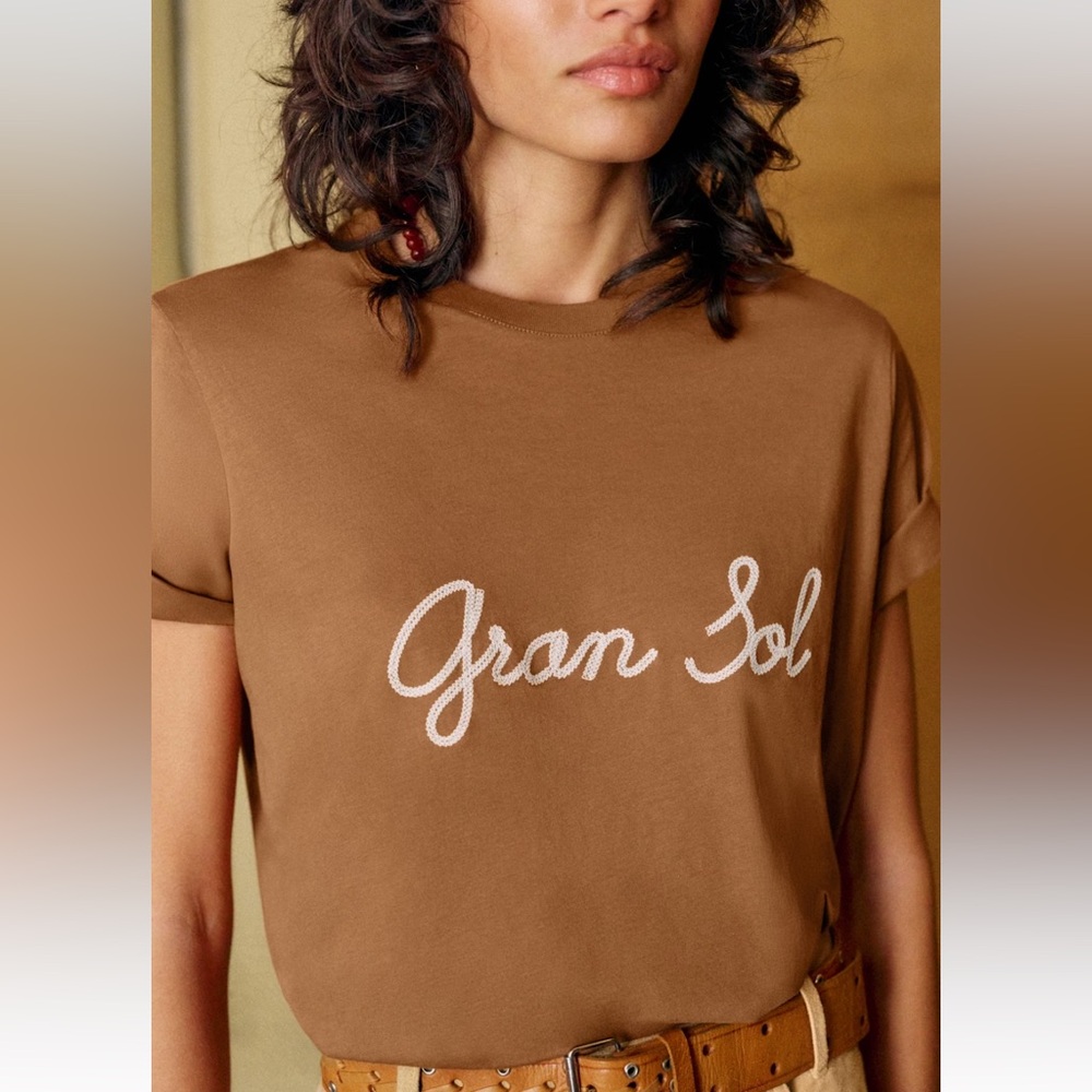Sézane x Lucia Vergara Embroidered Gran Sol Brown T-Shirts Size Medium NWT - Picture 6 of 7